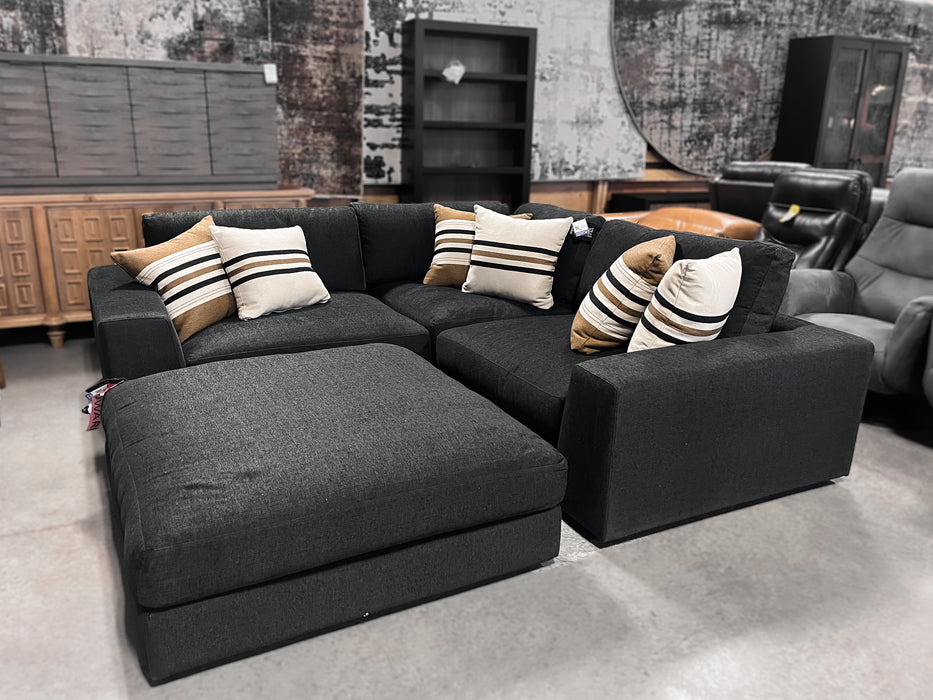 Merit Onyx Sectional