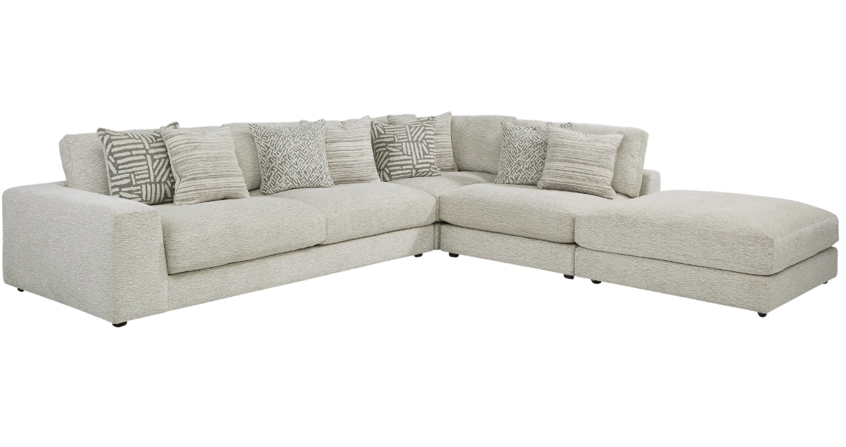 Living Lange White Sectional, 4PC